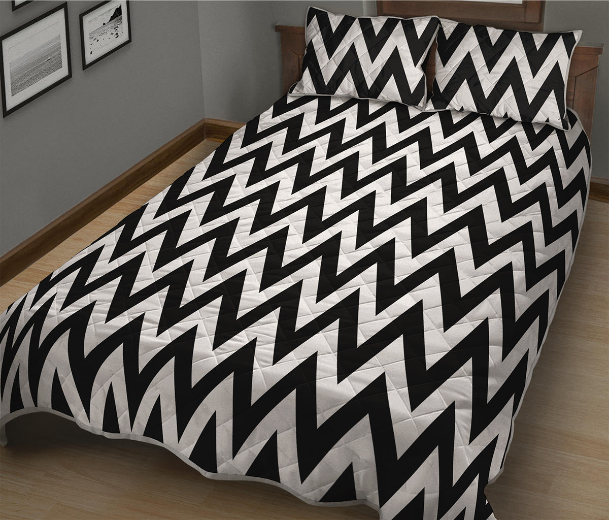 Black And White Zigzag Pattern Print Quilt Bed Set