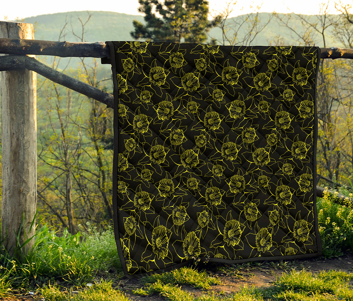 Black And Yellow Daffodil Pattern Print Quilt