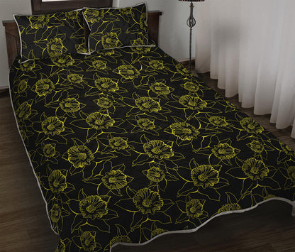 Black And Yellow Daffodil Pattern Print Quilt Bed Set