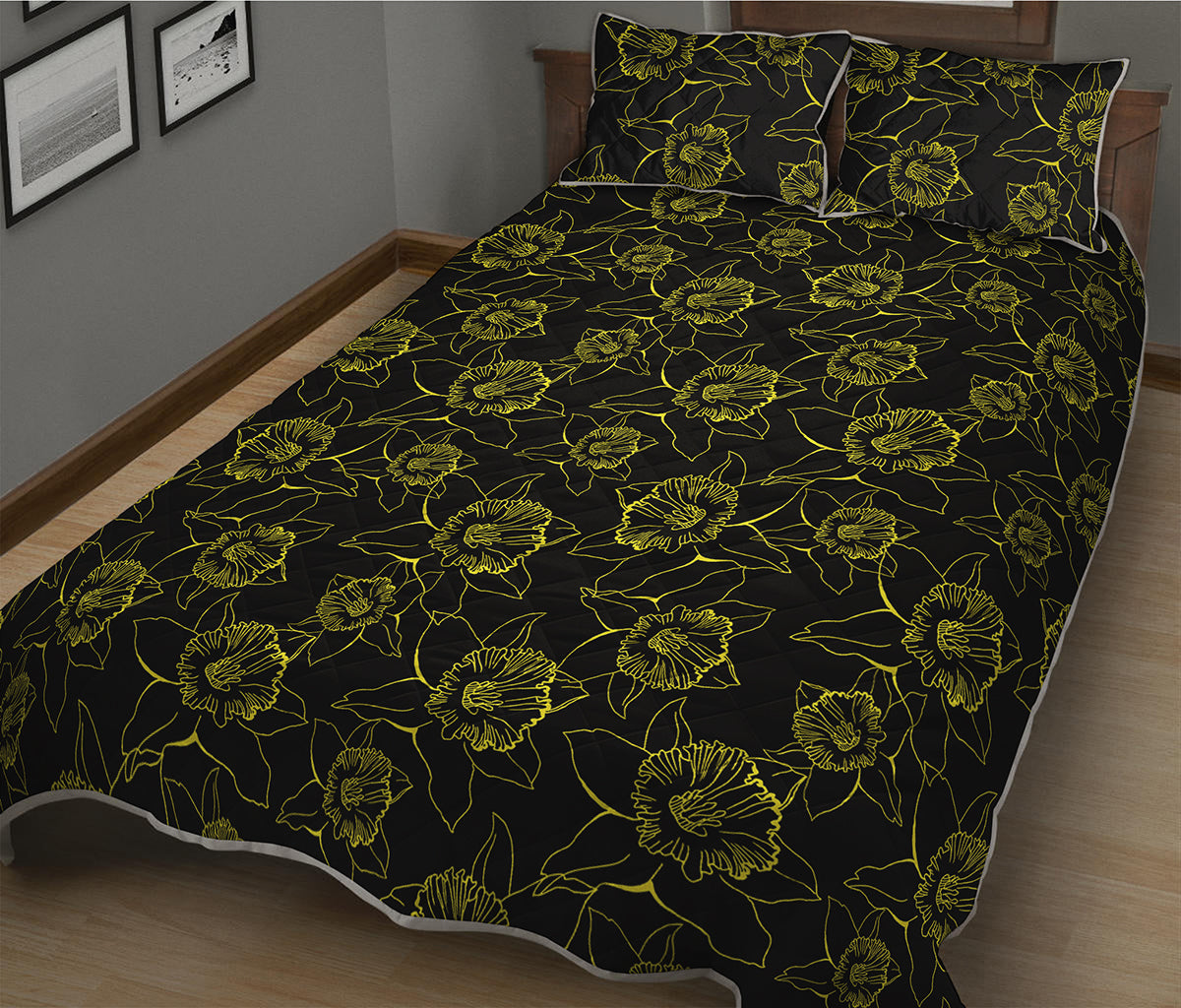 Black And Yellow Daffodil Pattern Print Quilt Bed Set