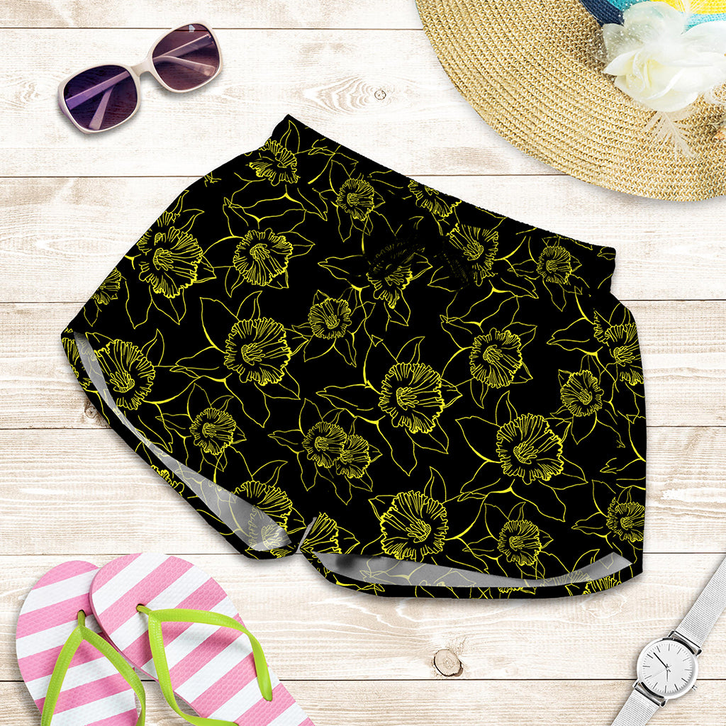 Black And Yellow Daffodil Pattern Print Women's Shorts