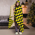 Black And Yellow Zigzag Pattern Print Hooded Blanket