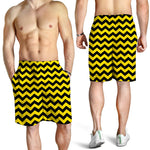 Black And Yellow Zigzag Pattern Print Men's Shorts