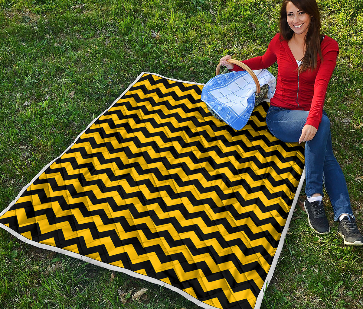 Black And Yellow Zigzag Pattern Print Quilt
