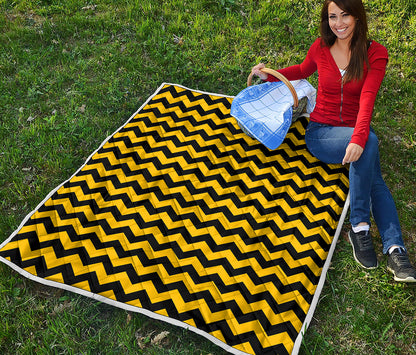 Black And Yellow Zigzag Pattern Print Quilt