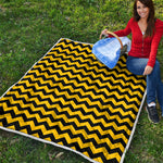 Black And Yellow Zigzag Pattern Print Quilt