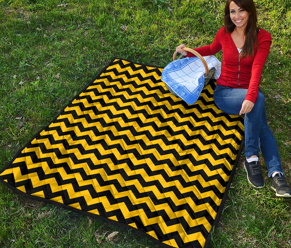 Black And Yellow Zigzag Pattern Print Quilt
