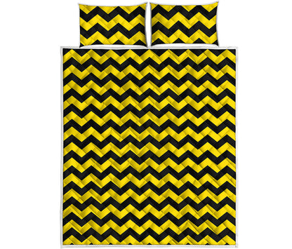 Black And Yellow Zigzag Pattern Print Quilt Bed Set