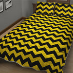 Black And Yellow Zigzag Pattern Print Quilt Bed Set