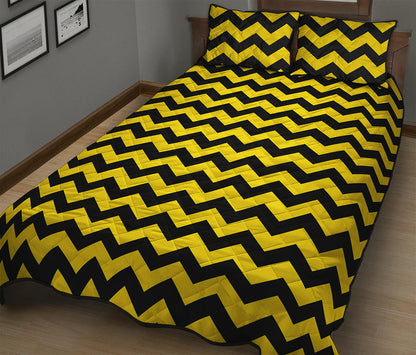 Black And Yellow Zigzag Pattern Print Quilt Bed Set