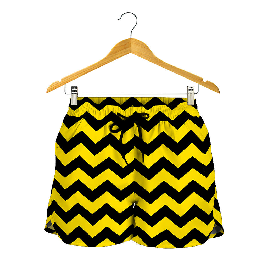 Black And Yellow Zigzag Pattern Print Women's Shorts