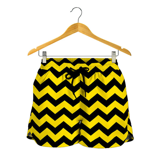 Black And Yellow Zigzag Pattern Print Women's Shorts