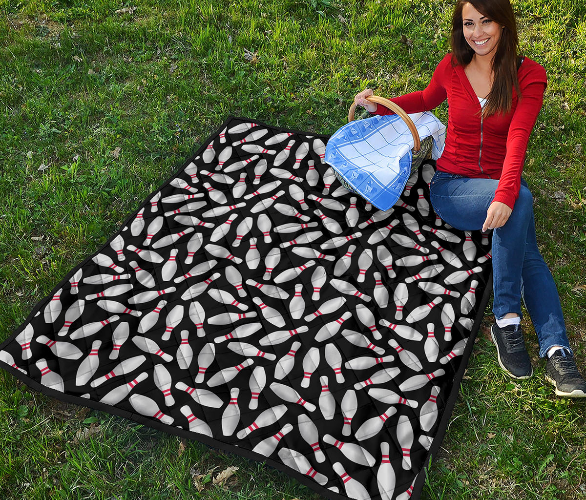 Black Bowling Pins Pattern Print Quilt