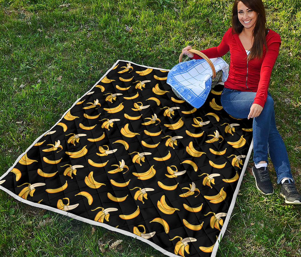 Black Cartoon Banana Pattern Print Quilt