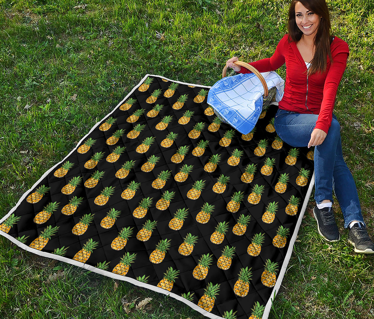 Black Cute Pineapple Pattern Print Quilt