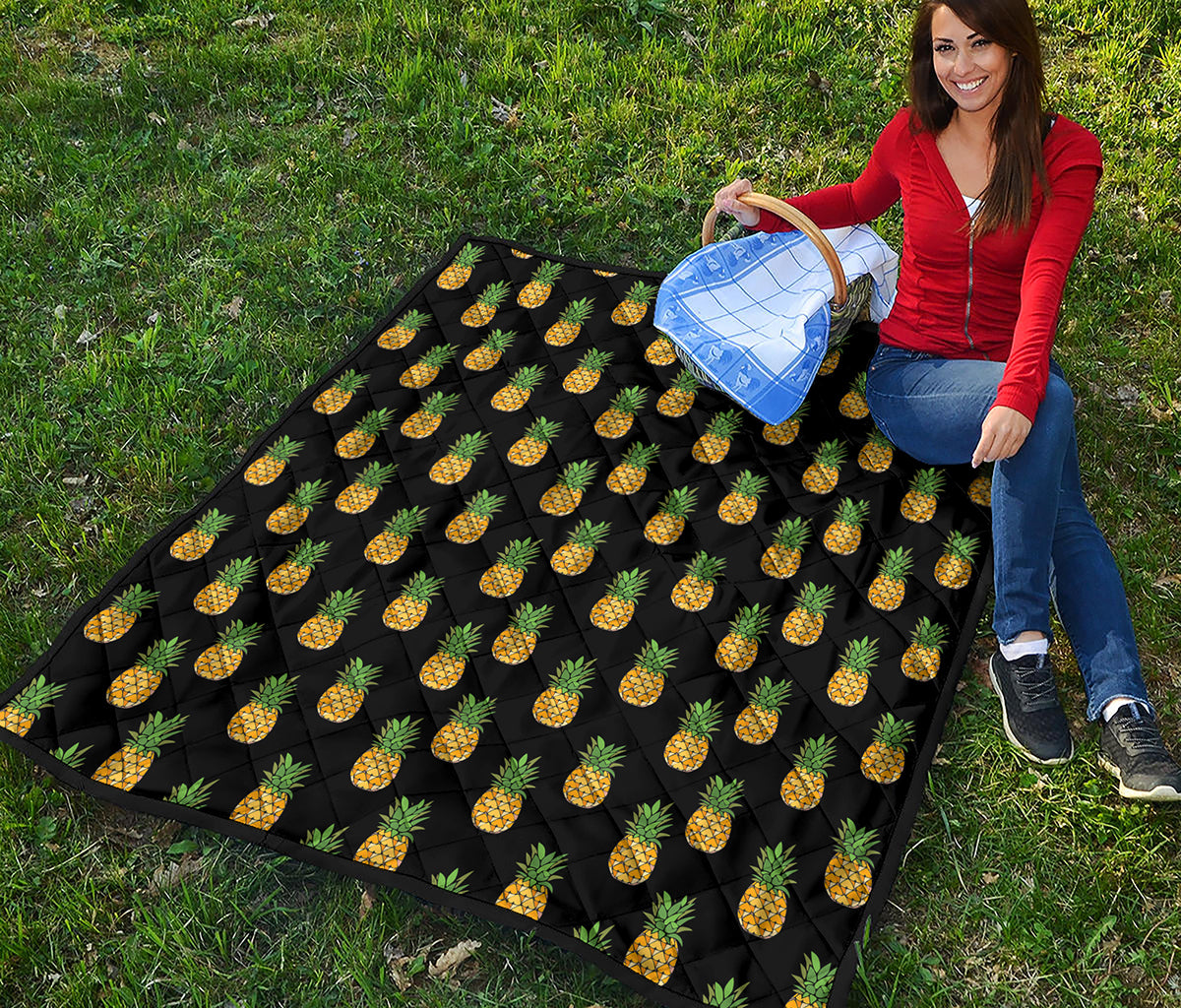 Black Cute Pineapple Pattern Print Quilt