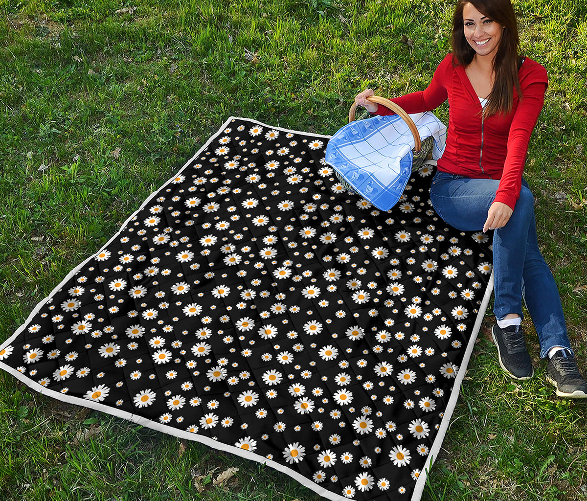 Black Daisy Floral Pattern Print Quilt