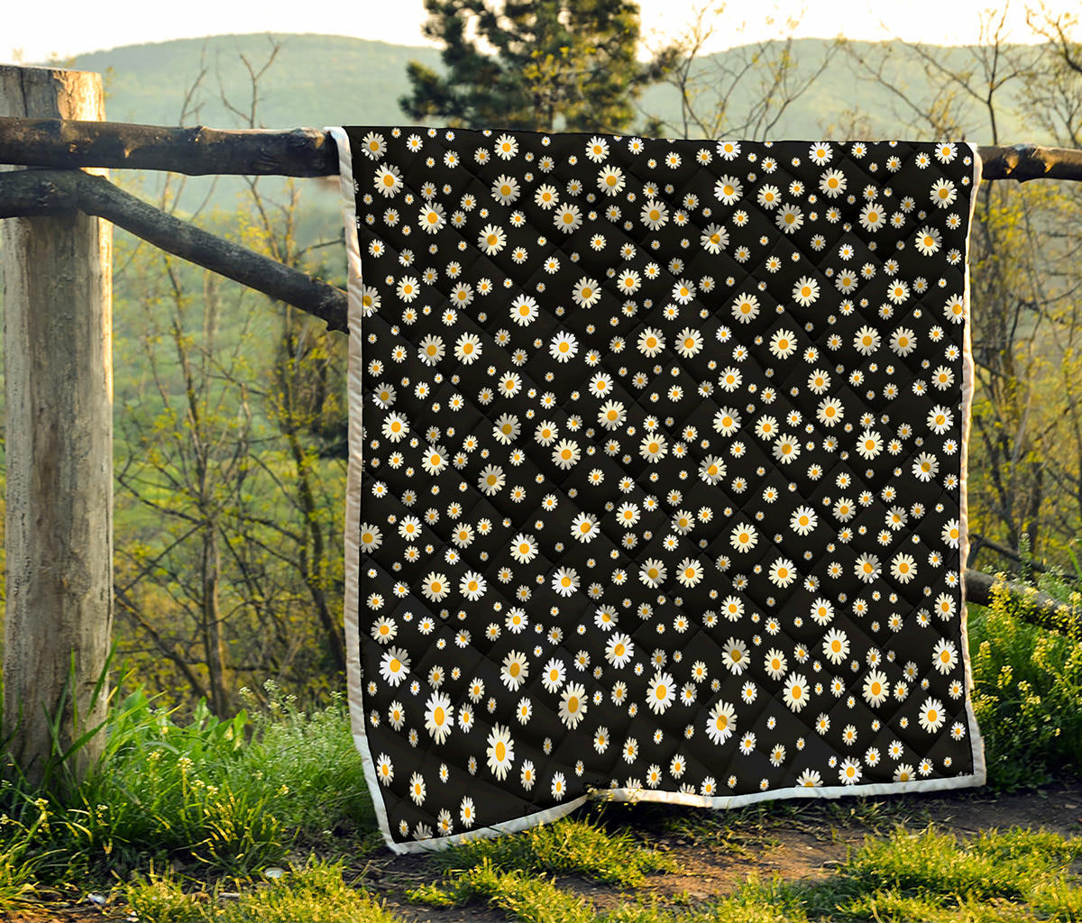 Black Daisy Floral Pattern Print Quilt