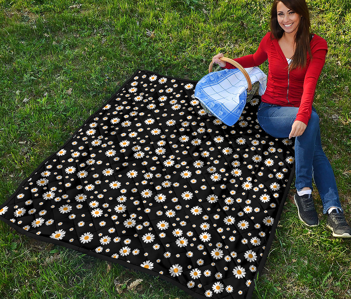 Black Daisy Floral Pattern Print Quilt