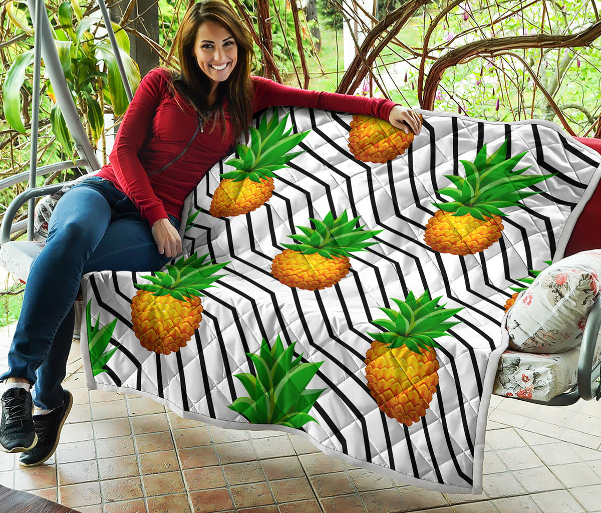 Black Geometric Pineapple Pattern Print Quilt