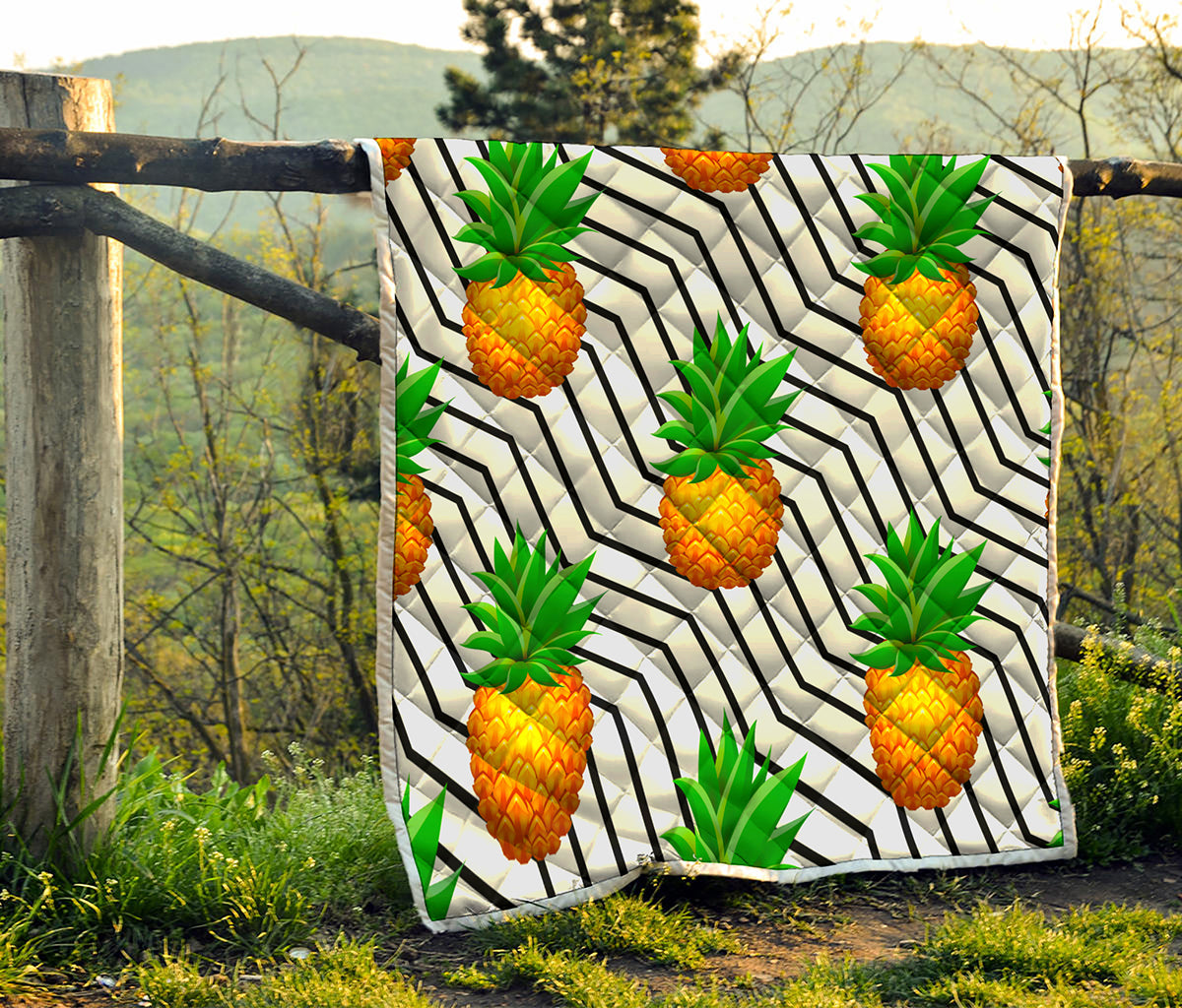 Black Geometric Pineapple Pattern Print Quilt