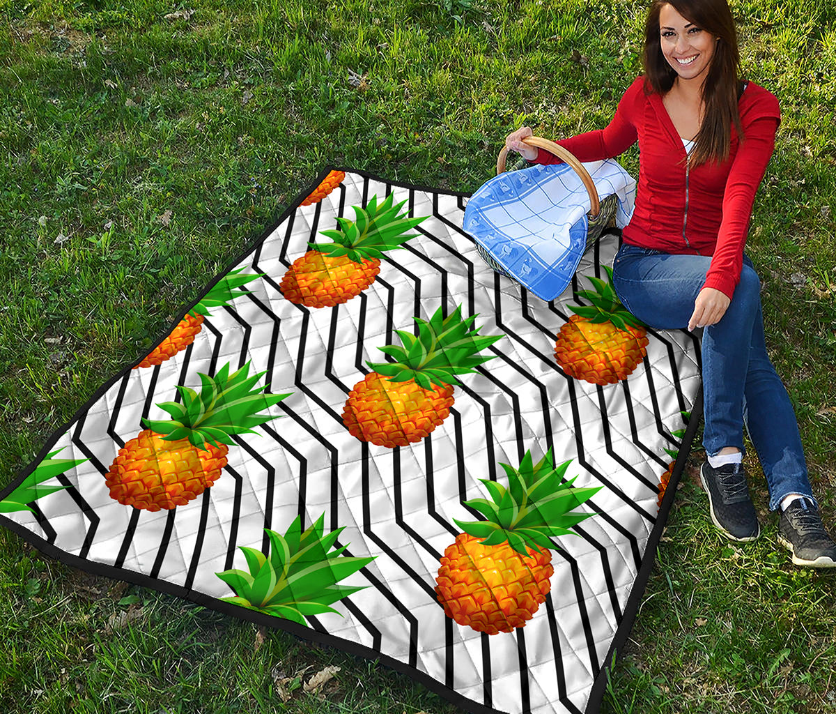 Black Geometric Pineapple Pattern Print Quilt
