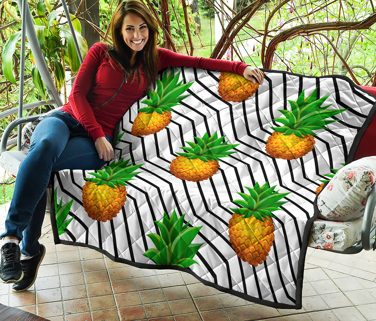 Black Geometric Pineapple Pattern Print Quilt