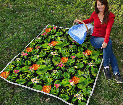 Black Hawaiian Pineapple Pattern Print Quilt