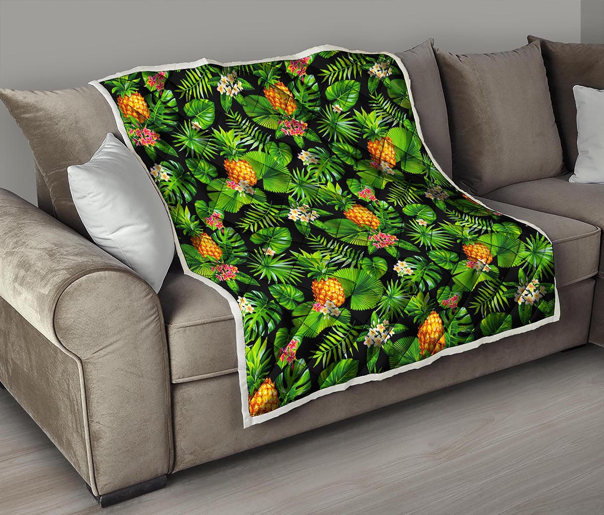 Black Hawaiian Pineapple Pattern Print Quilt