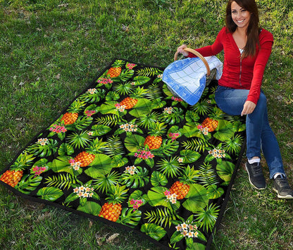 Black Hawaiian Pineapple Pattern Print Quilt