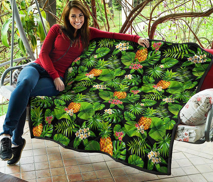 Black Hawaiian Pineapple Pattern Print Quilt