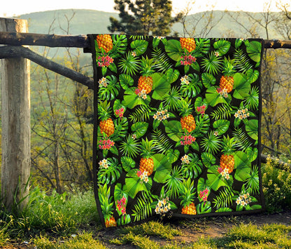 Black Hawaiian Pineapple Pattern Print Quilt