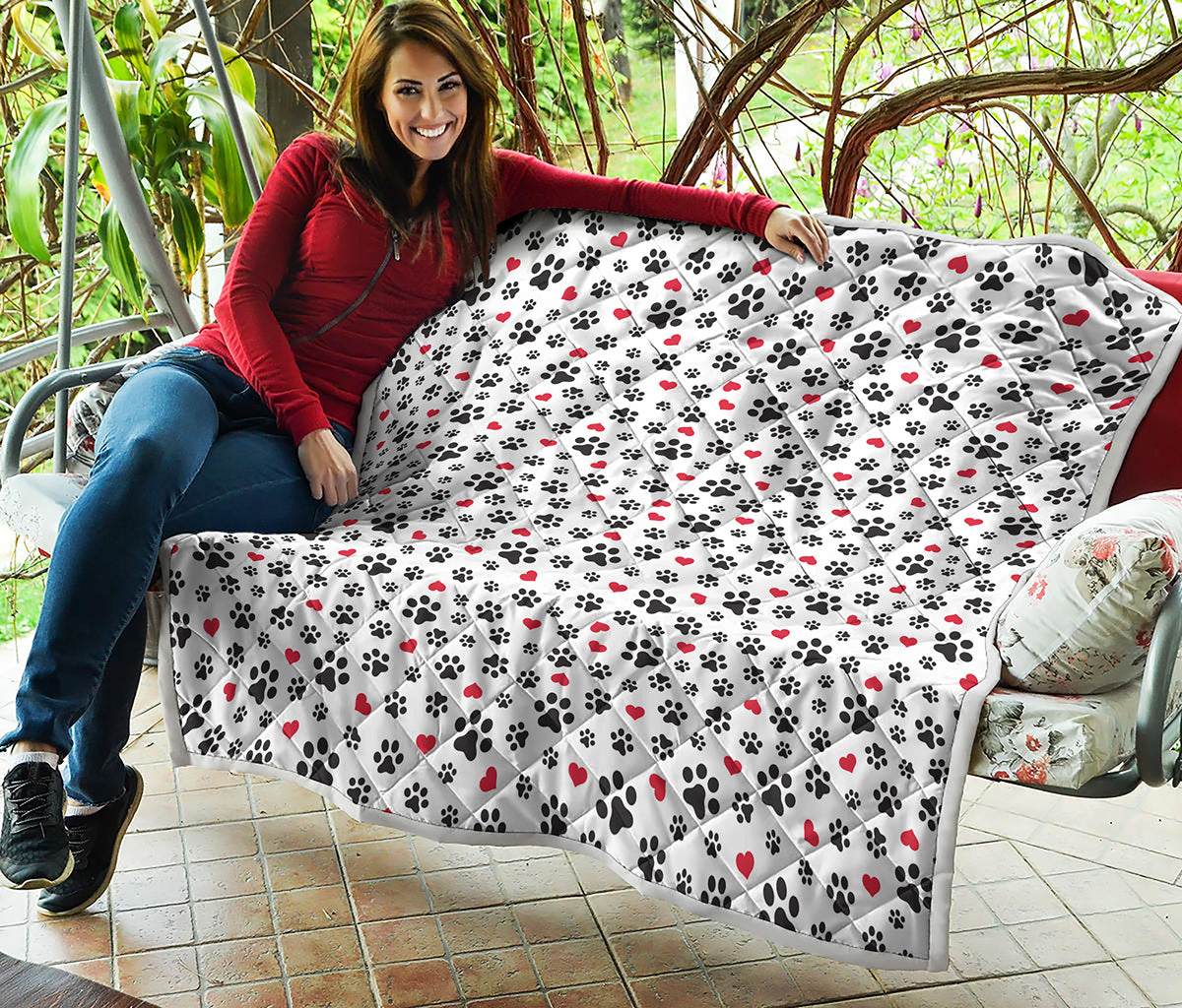 Black Paw And Heart Pattern Print Quilt