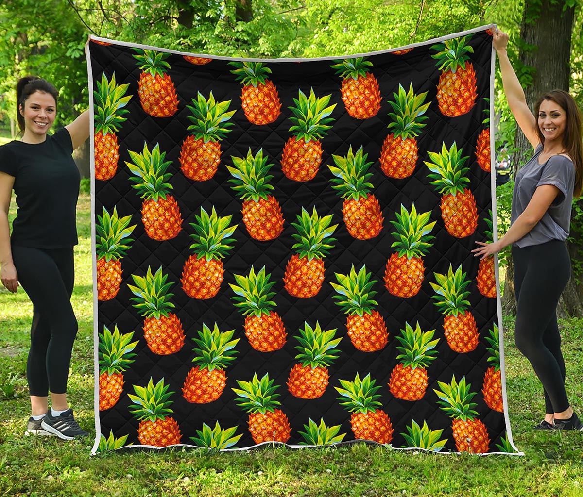 Black Pineapple Pattern Print Quilt