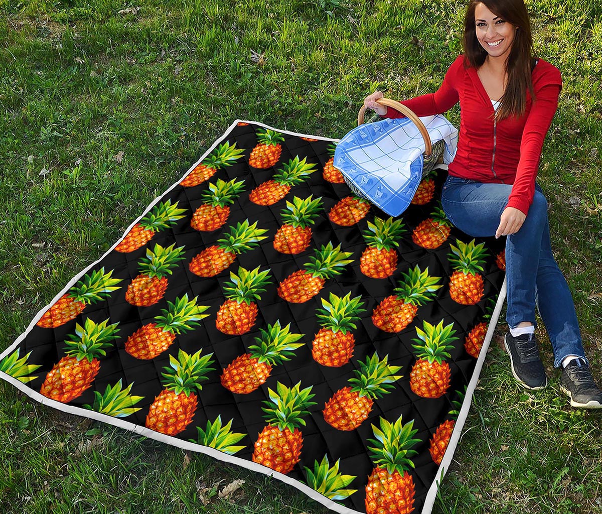 Black Pineapple Pattern Print Quilt