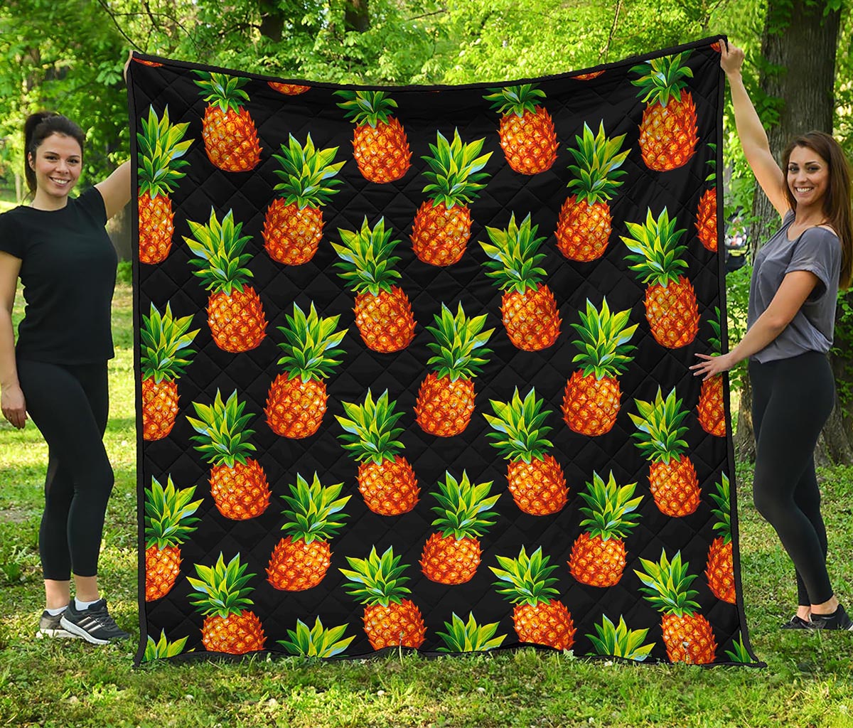 Black Pineapple Pattern Print Quilt