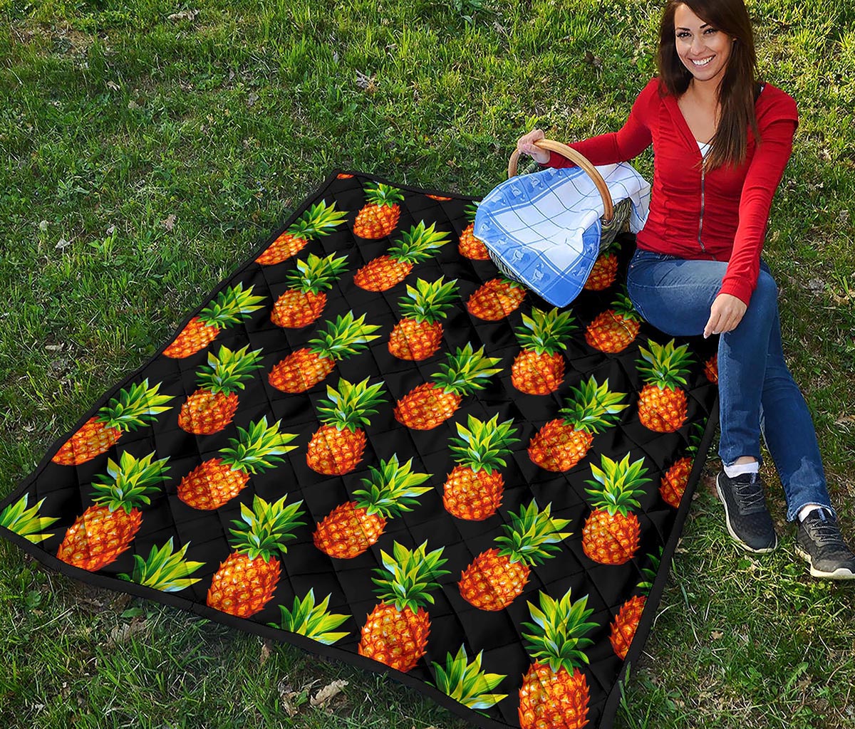Black Pineapple Pattern Print Quilt