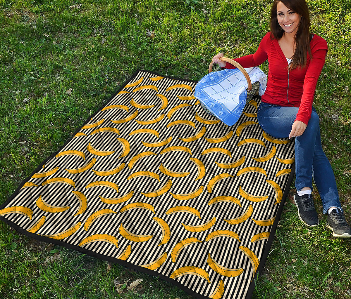 Black Striped Banana Pattern Print Quilt