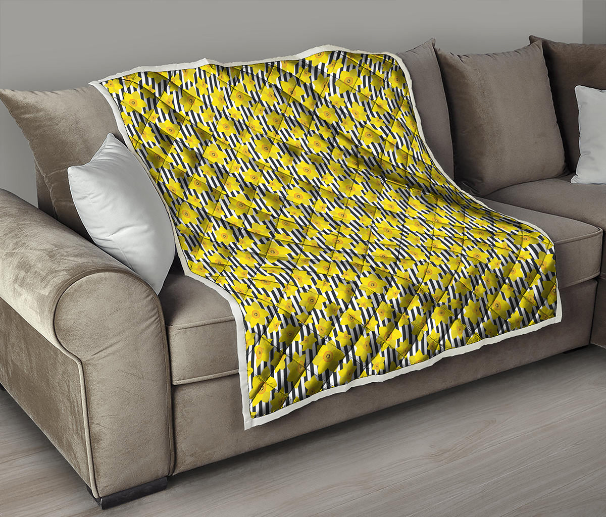 Black Striped Daffodil Pattern Print Quilt