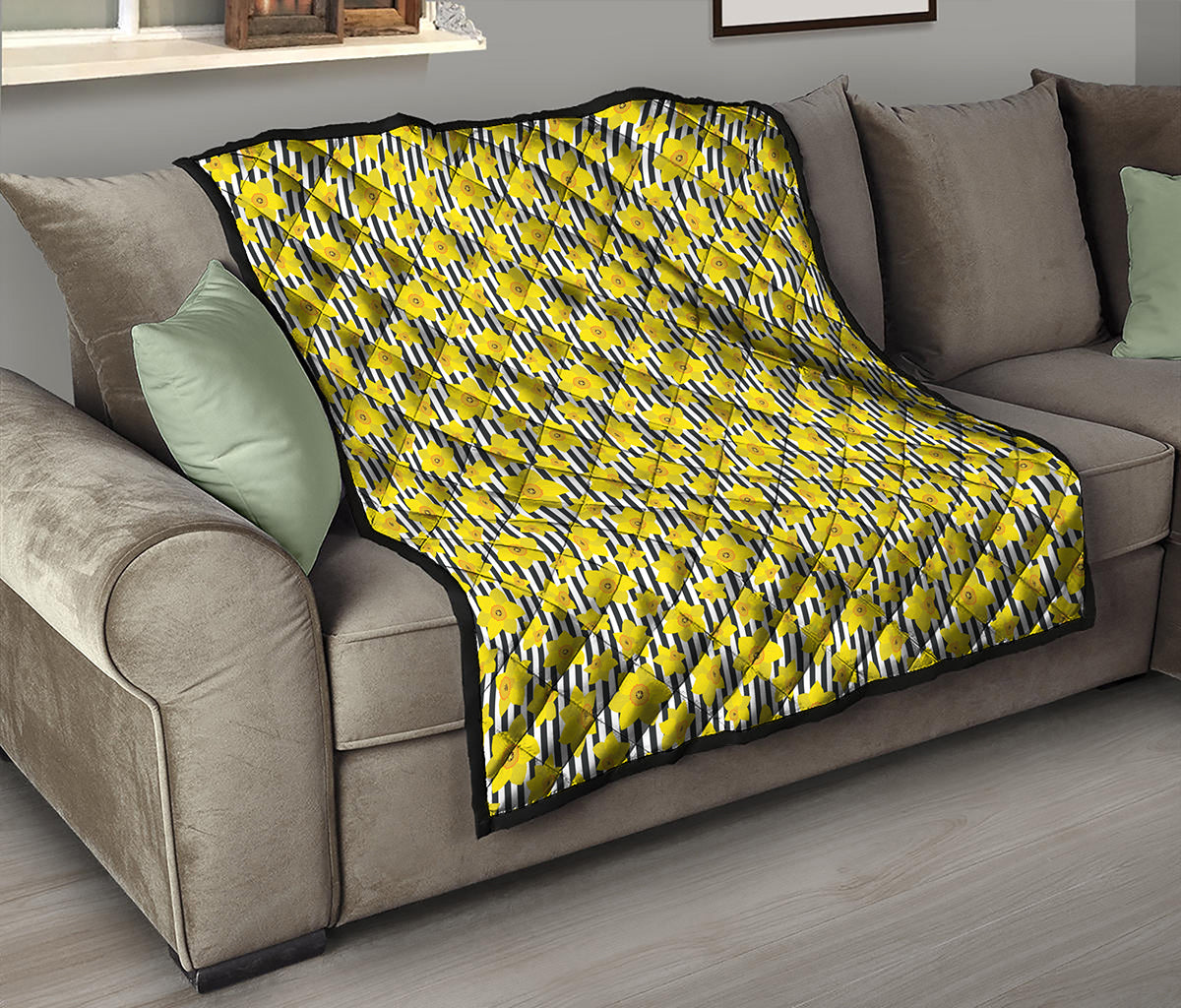 Black Striped Daffodil Pattern Print Quilt