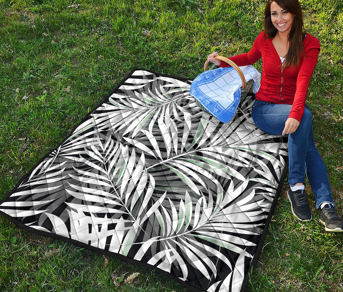 Black White Tropical Leaf Pattern Print Quilt