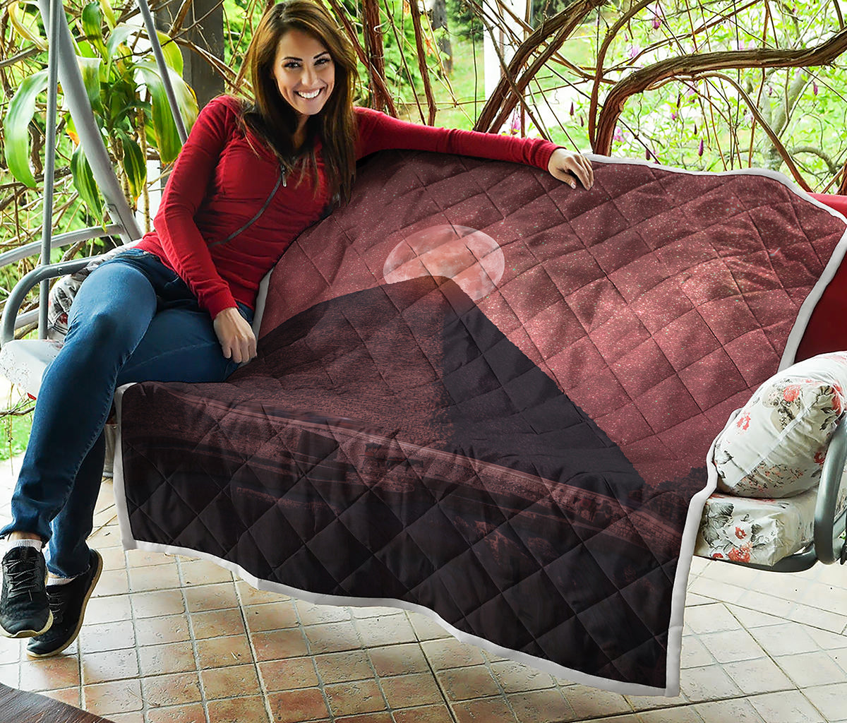Bloody Moon Pyramid Print Quilt