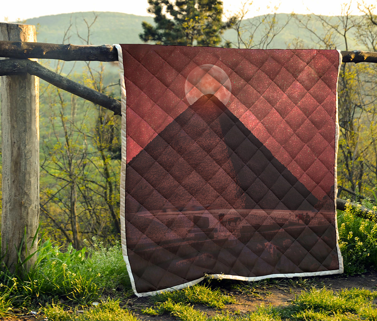 Bloody Moon Pyramid Print Quilt
