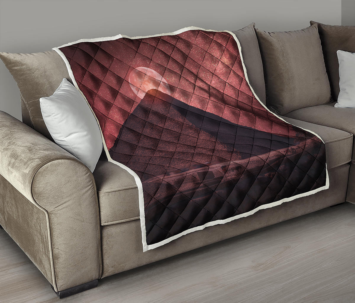 Bloody Moon Pyramid Print Quilt