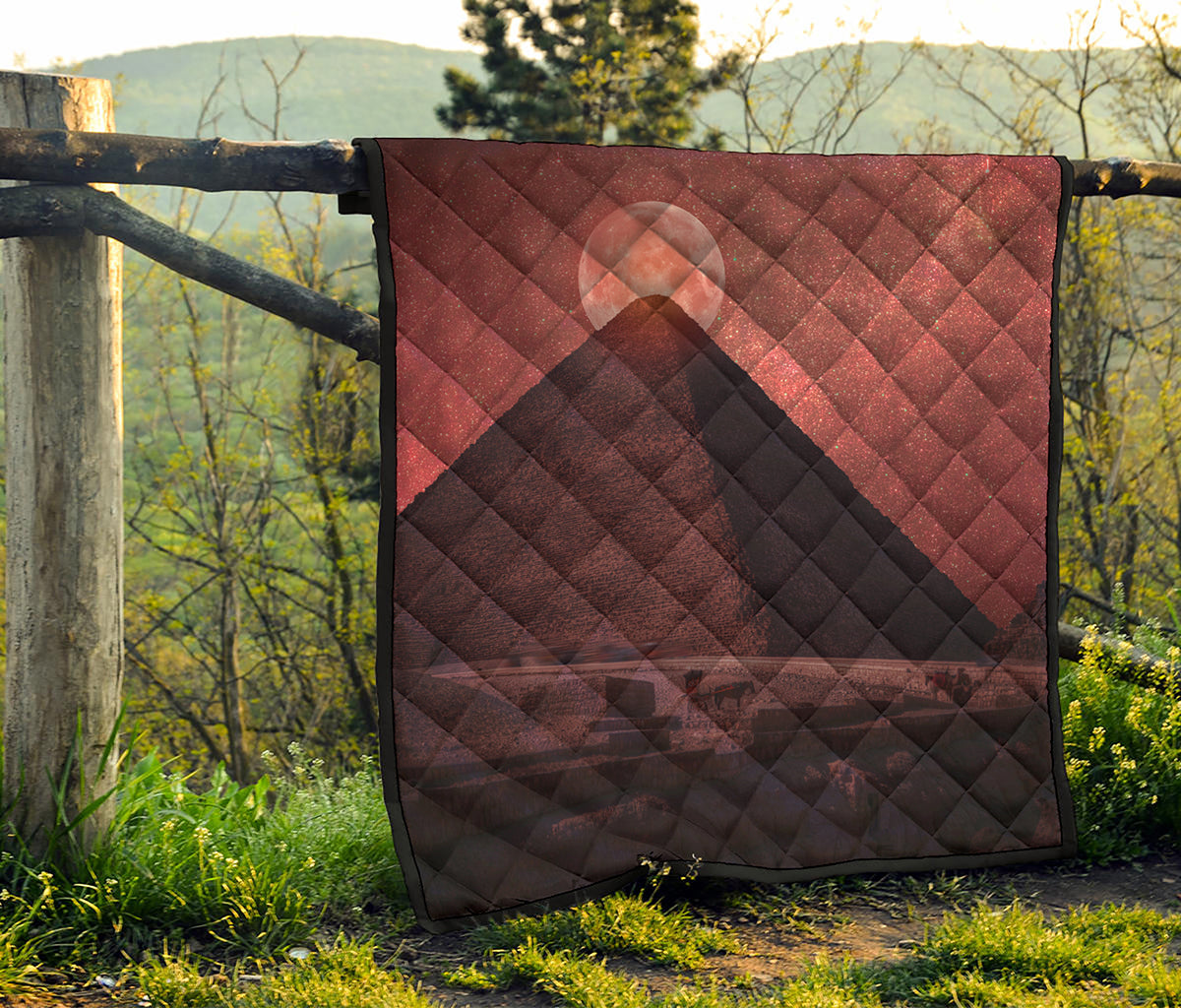 Bloody Moon Pyramid Print Quilt