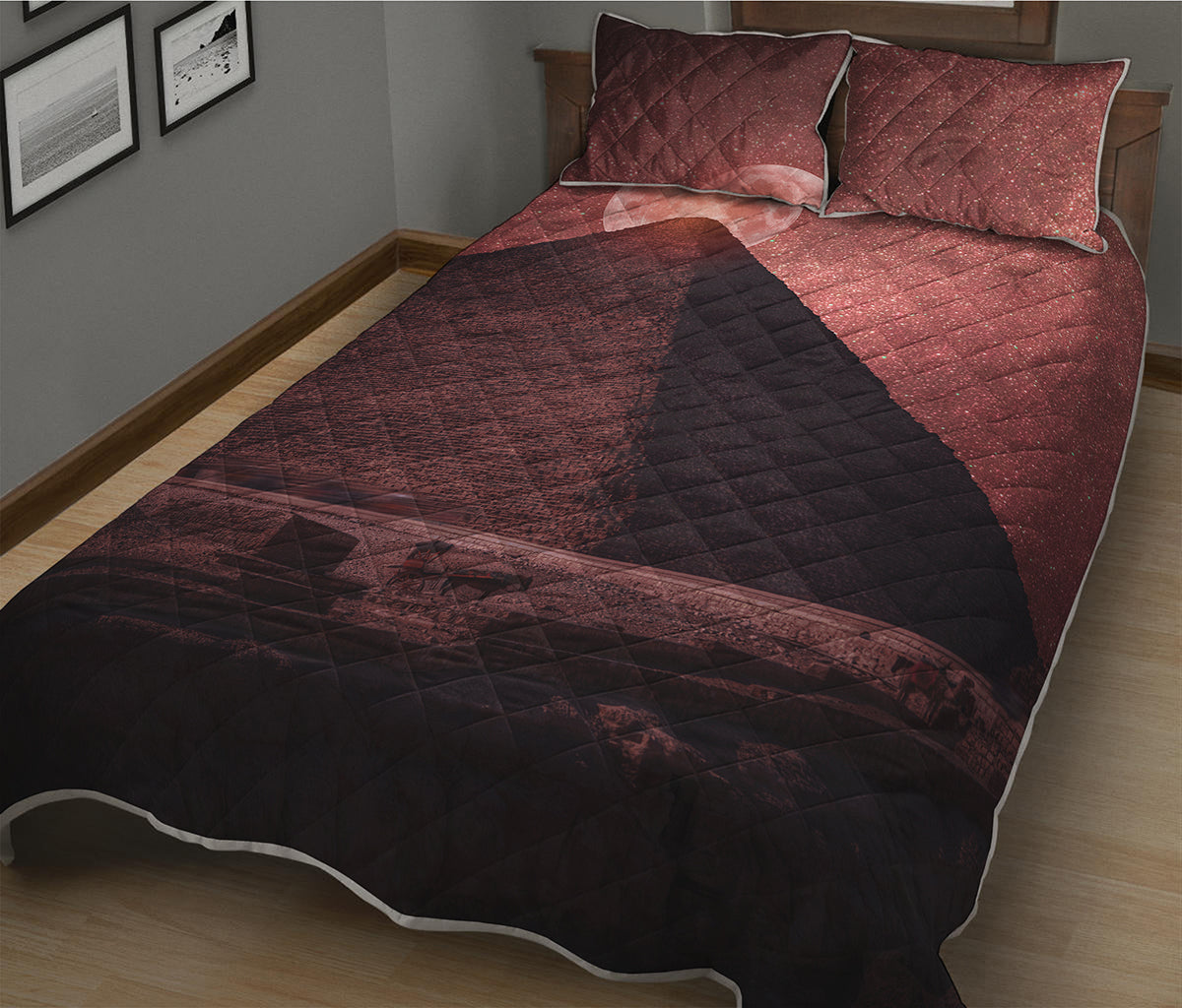 Bloody Moon Pyramid Print Quilt Bed Set