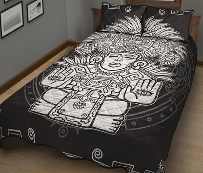 Blue And White Mayan Statue Print Quilt Bed Set