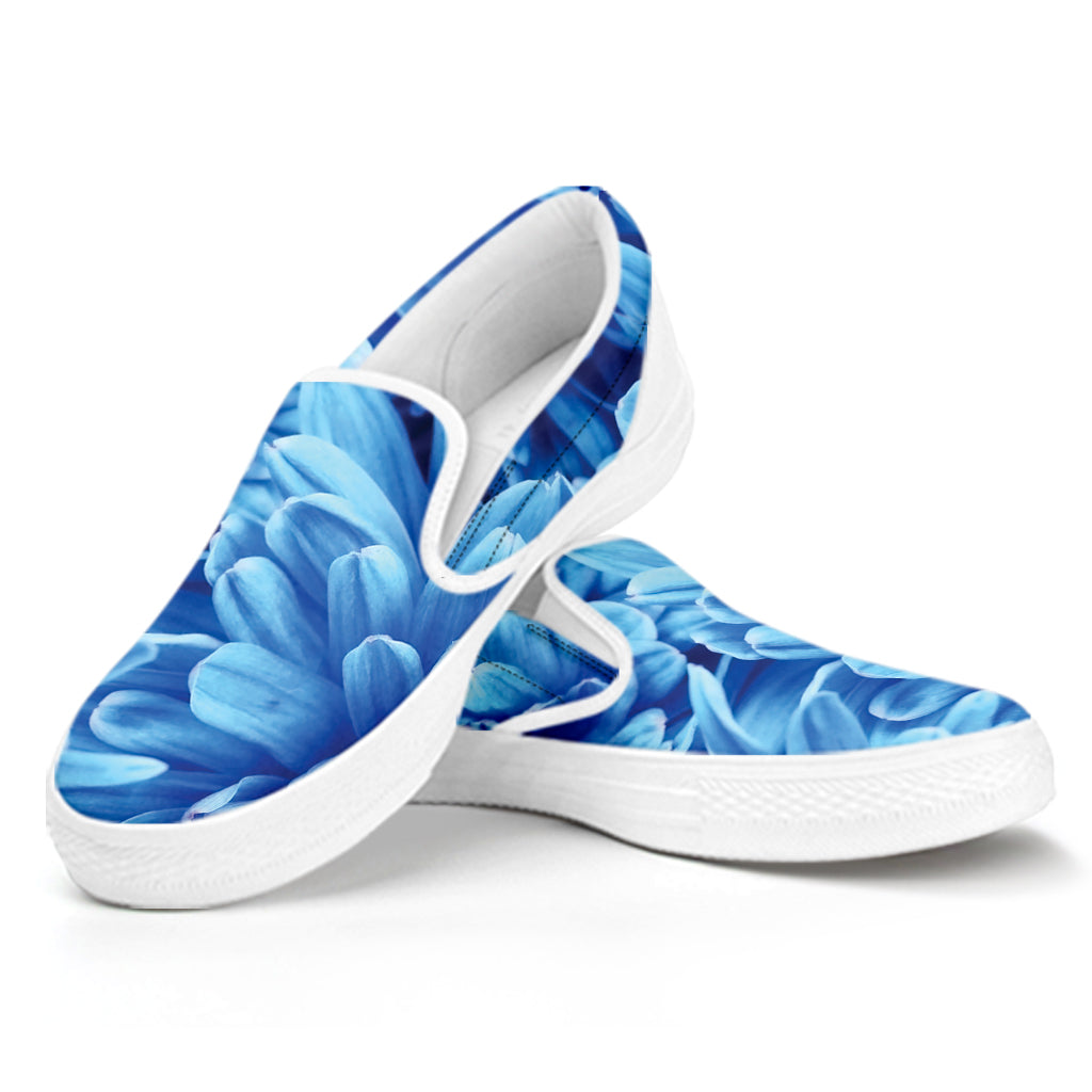 Blue Chrysanthemum Flower Print White Slip On Shoes