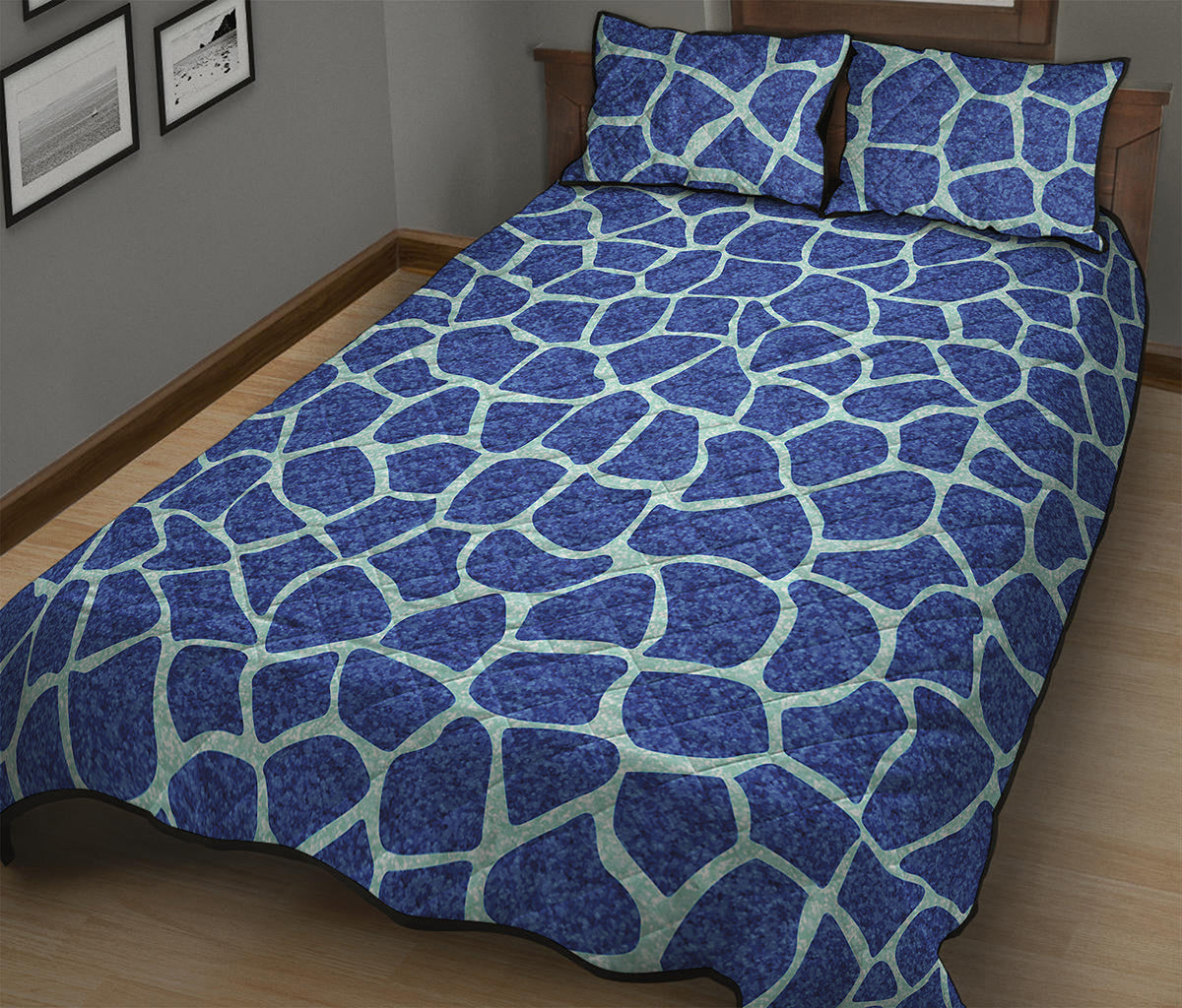 Blue Giraffe Print Quilt Bed Set