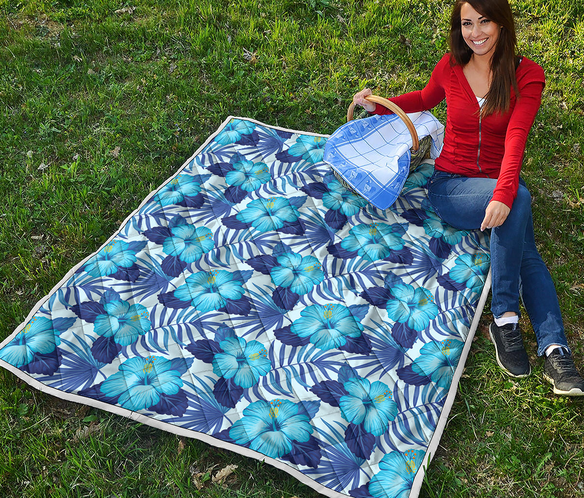 Blue Hibiscus Tropical Pattern Print Quilt